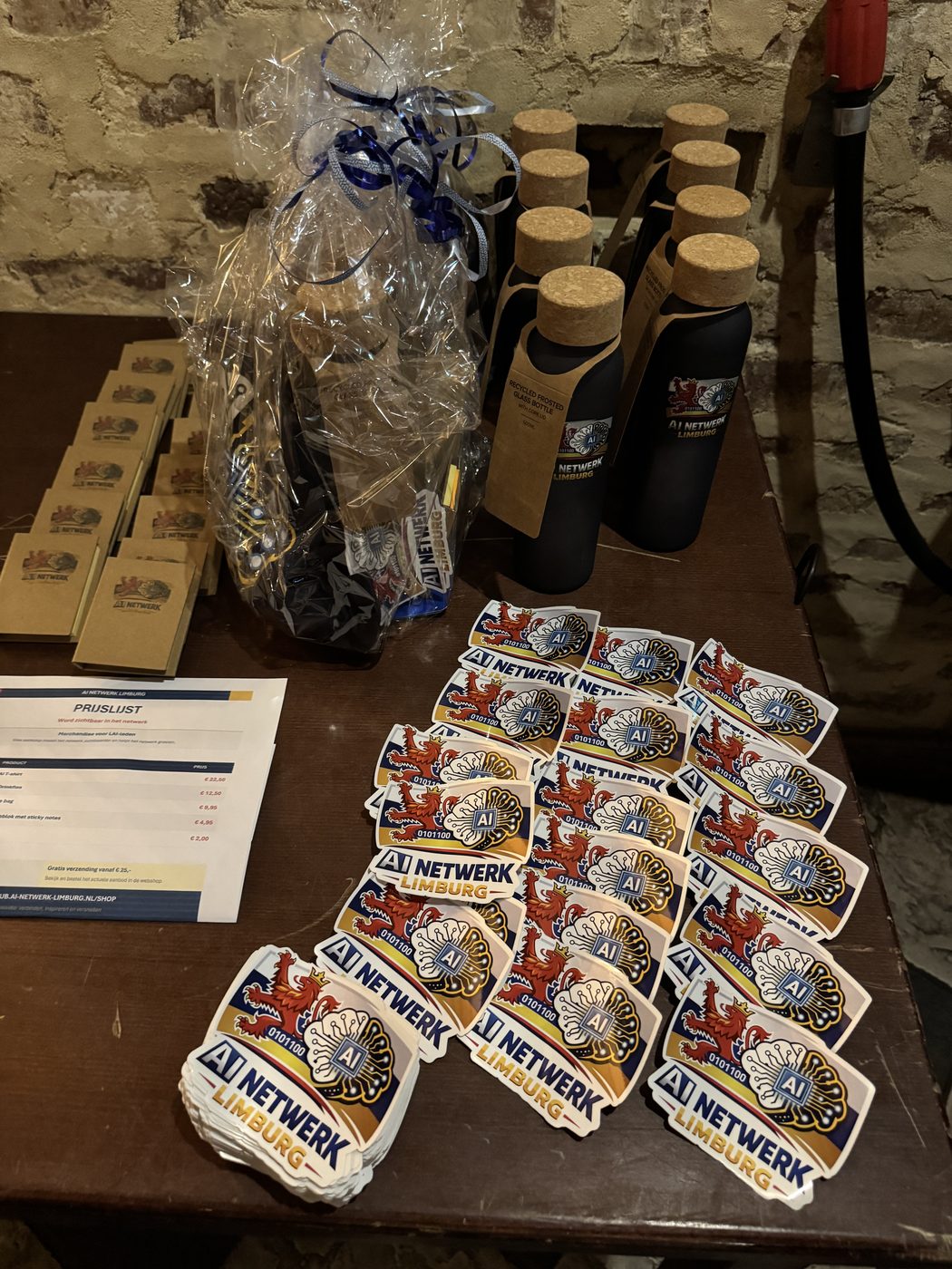 De merchandisetafel op het Kennisfestival